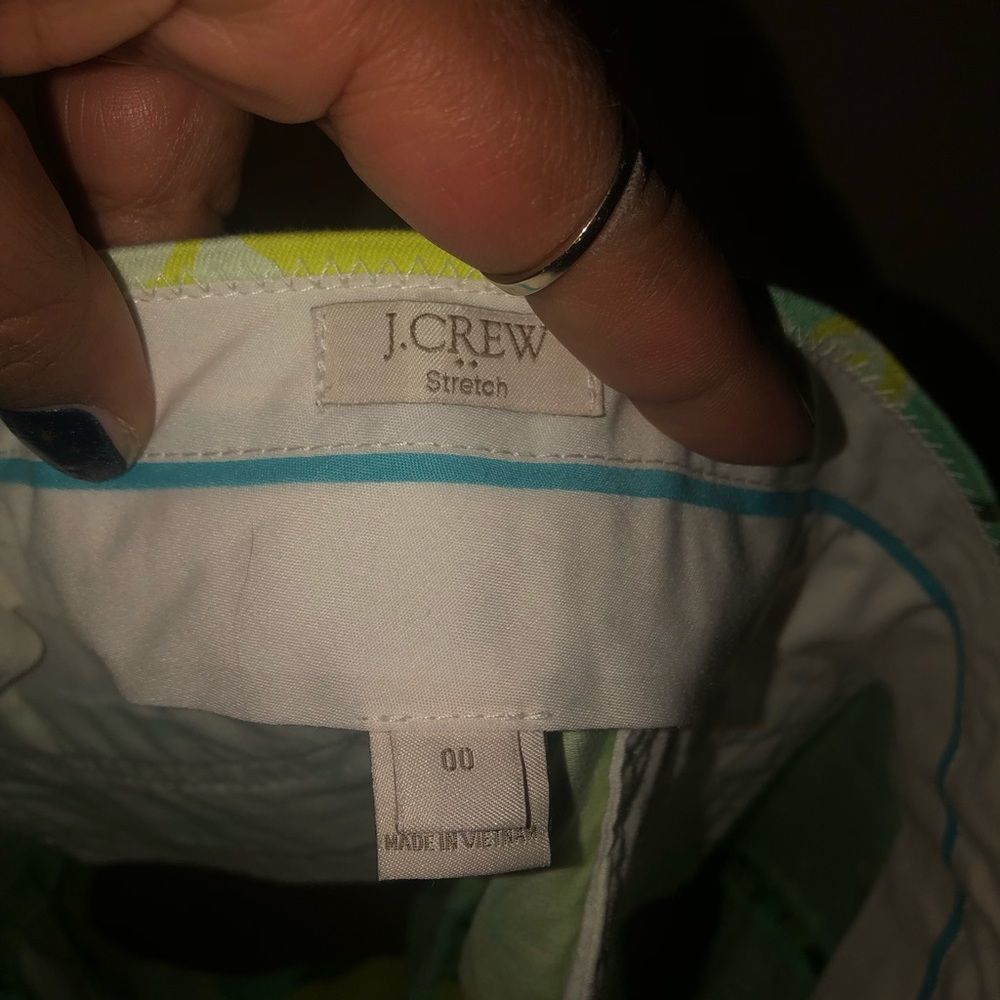J Crew Factory stretch chino shorts- green floral - Picture 3 of 5